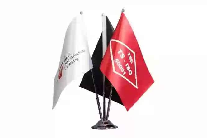 Üçlü Masa Bayrağı